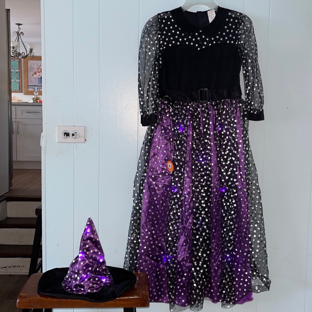 NWOT Halloween light-up purple black witch coatume